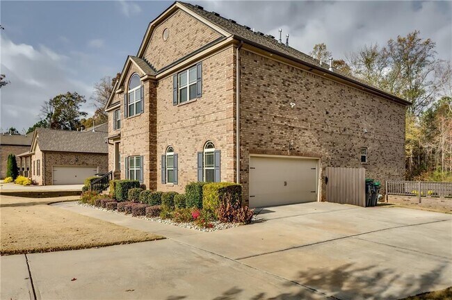 Foto del edificio - 2216 Golden Eagle Dr