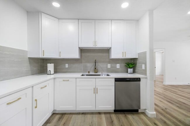 Building Photo - 3906 Simsbrook Dr