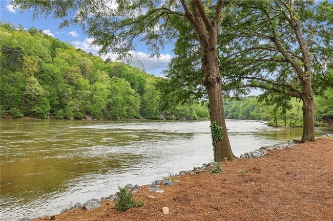 Foto del edificio - 1053 Riverbend Club Dr SE