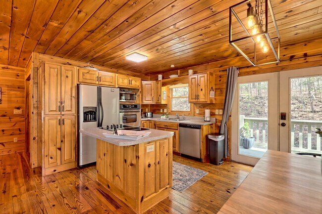 Building Photo - 45 Oak Ridge Ct