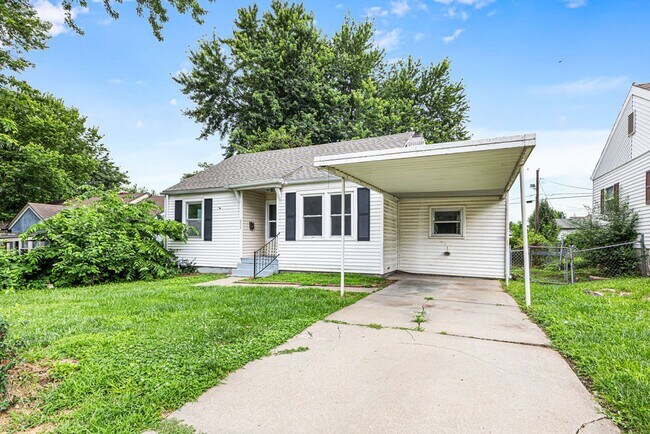 Building Photo - Remodeled 3-Bedroom Home with Full Basement and Off-Street Parking