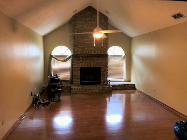 Building Photo - 6749 Knightswood Dr
