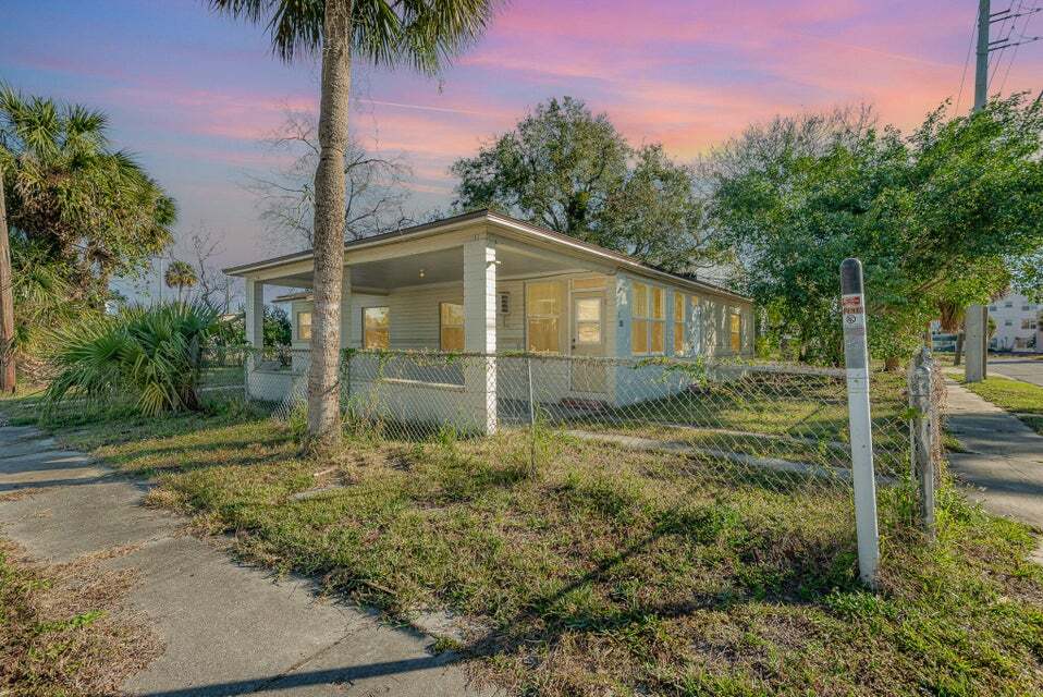 Primary Photo - 600 Tropic St