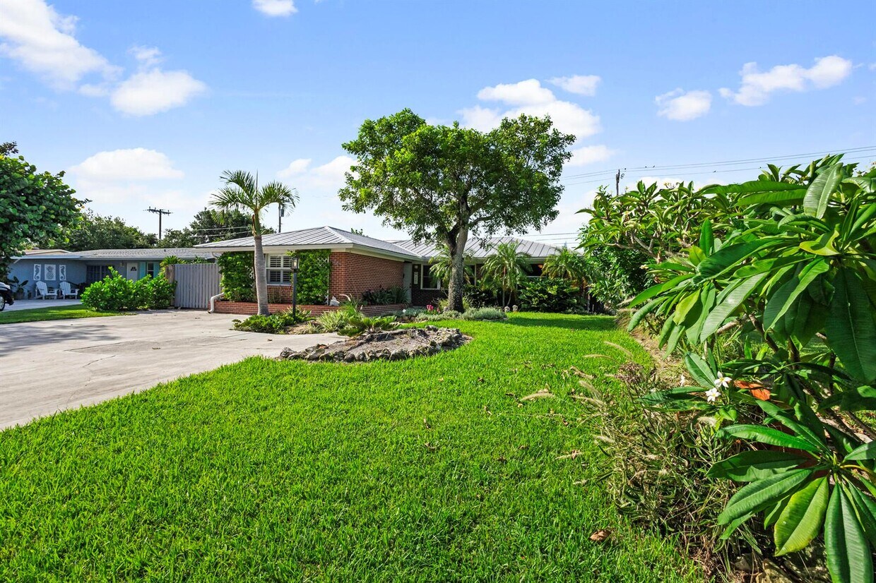 Primary Photo - 327 Riverside Dr