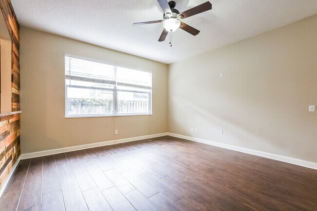 Building Photo - 12720 Woodbury Glen Dr