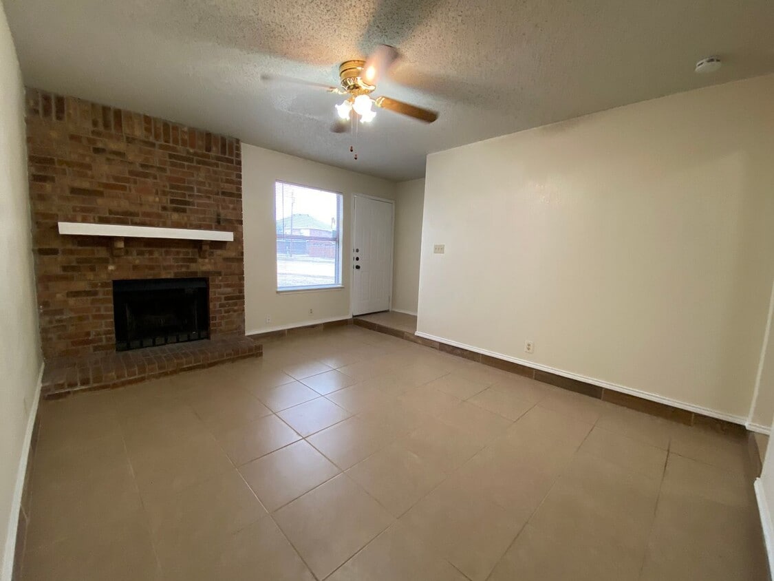 Primary Photo - AVAILABLE NOW 2 BED 1.5 BATH TOWNHOME IN K...