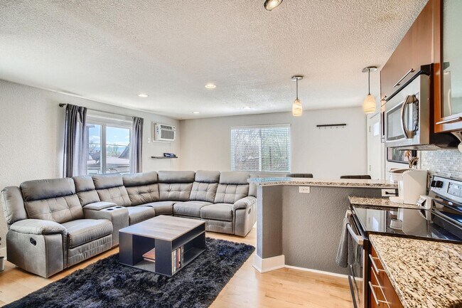 Foto del edificio - LOCATION LOCATION!!  Washington Park remod...