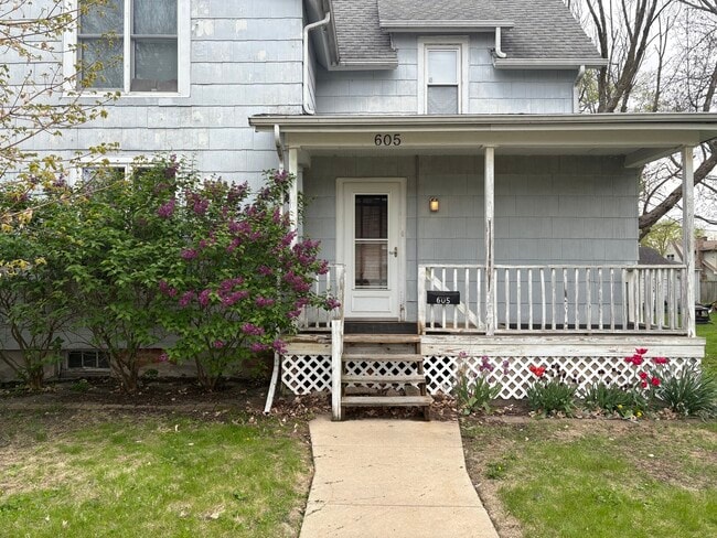 Building Photo - 605 N 13th St