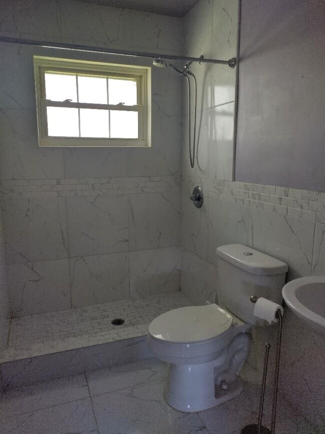 Building Photo - Cozy Upgraded 1bedroom Condo