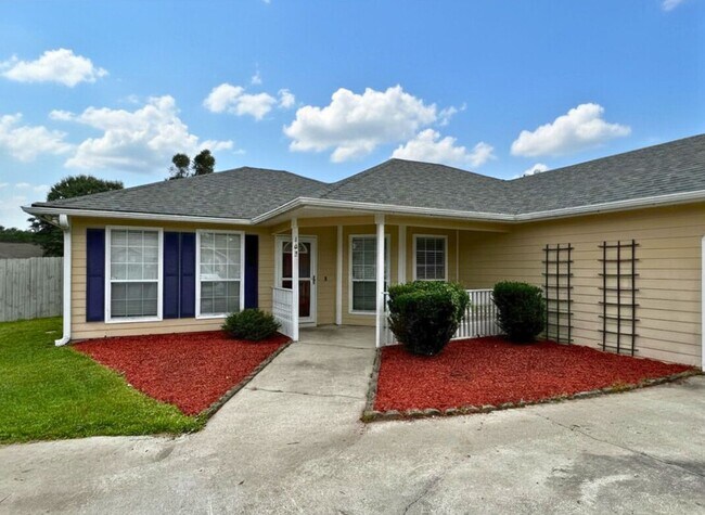 Foto del edificio - 4/2 with fenced in yard!