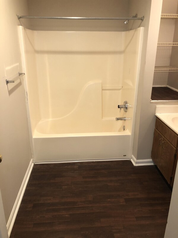Foto del edificio - 4103 Blue Lick Ct