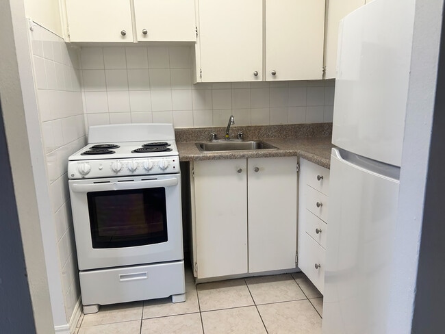 Building Photo - 3121 Kirwin Ave