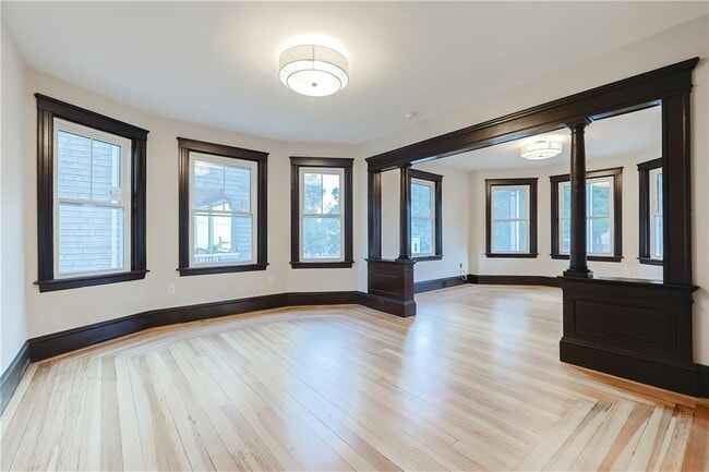 Building Photo - 65 Burton St