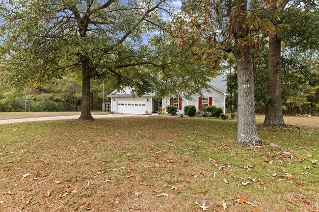 Building Photo - Cul-de-Sac Retreat with Vaulted Ceilings, Fireplace & Large Deck