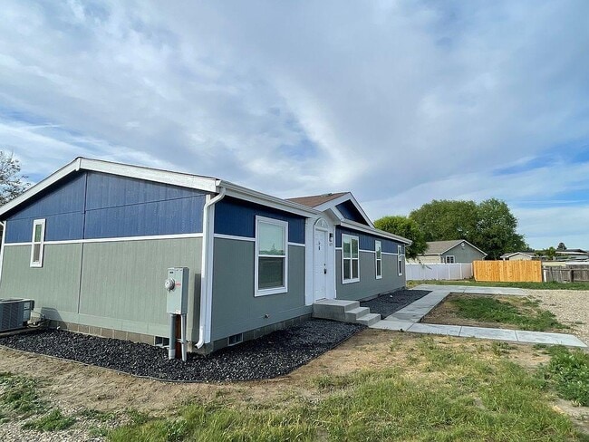 Building Photo - 619 Jessica Ln
