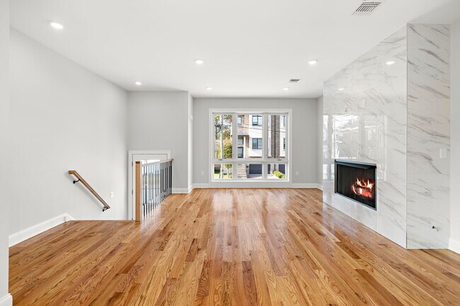 Building Photo - 792 Harvard Pl