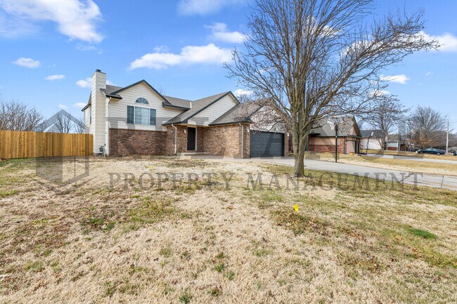 Foto del edificio - 215 Peachwood Dr