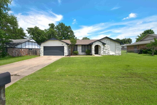 Building Photo - 401 N Fir Pl