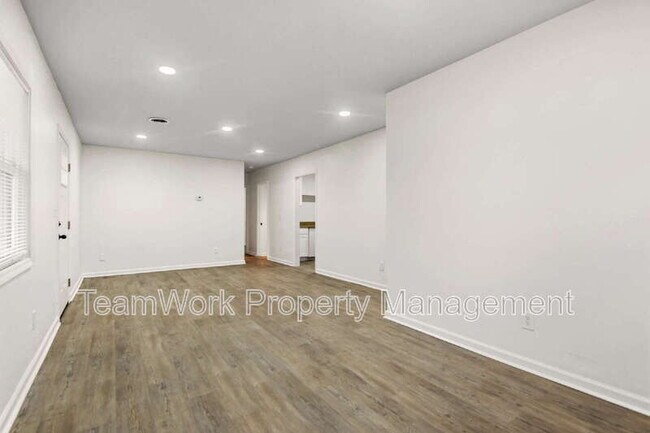 Foto del edificio - 3027 Terry Dr