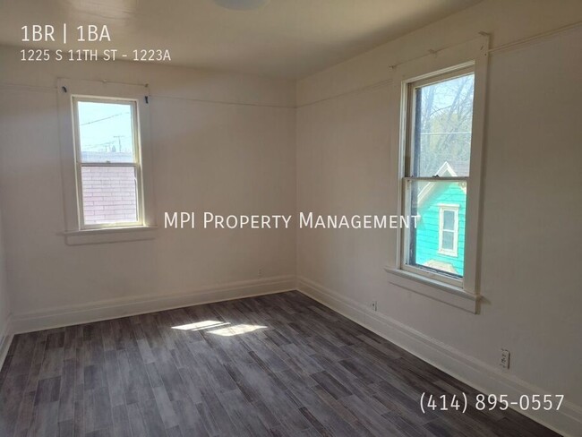 Building Photo - 1225 S 11th St