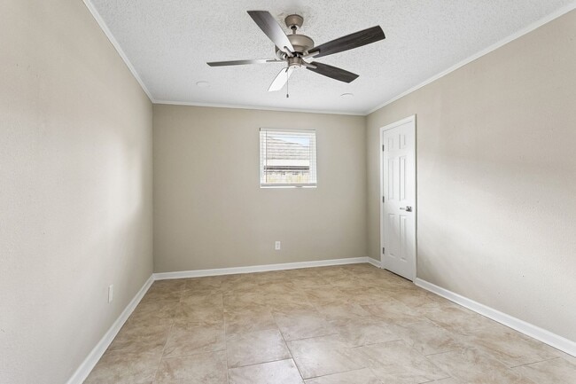 Building Photo - (OTR)2610-2612Dawso