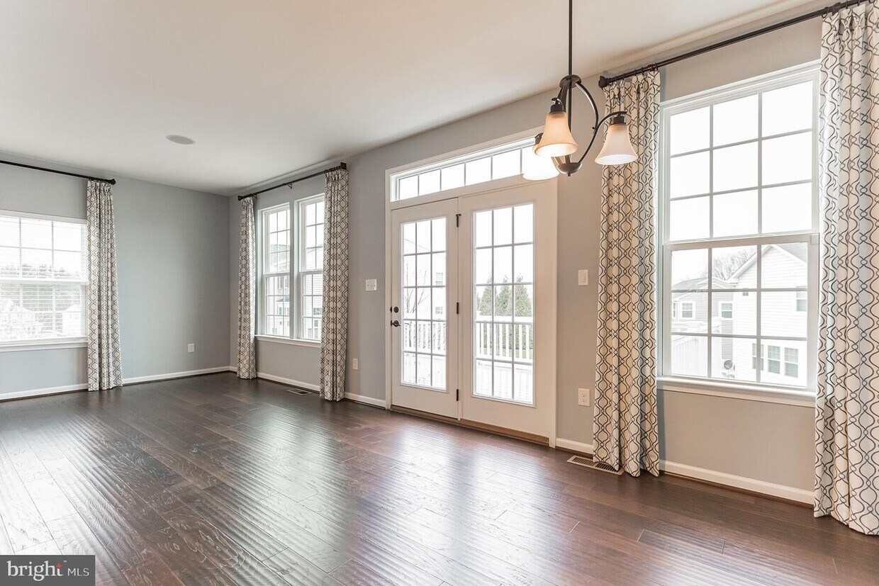 Foto principal - 710 Stonehouse Way