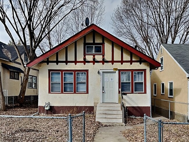 Building Photo - 3223 N Aldrich Ave