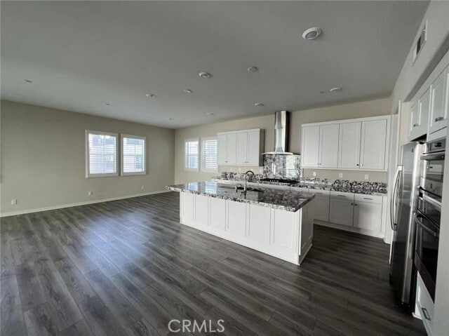 Building Photo - 110 Sculpture