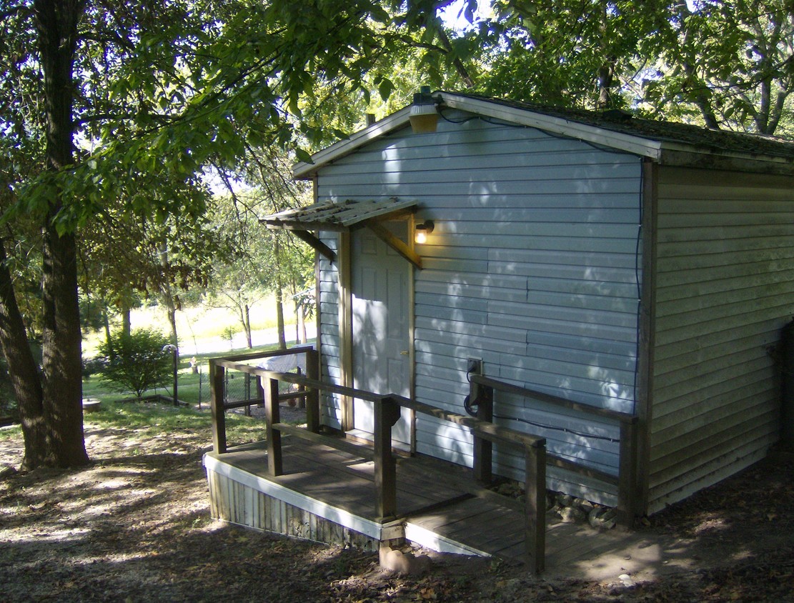 Front - 599 Pan Estates Ave