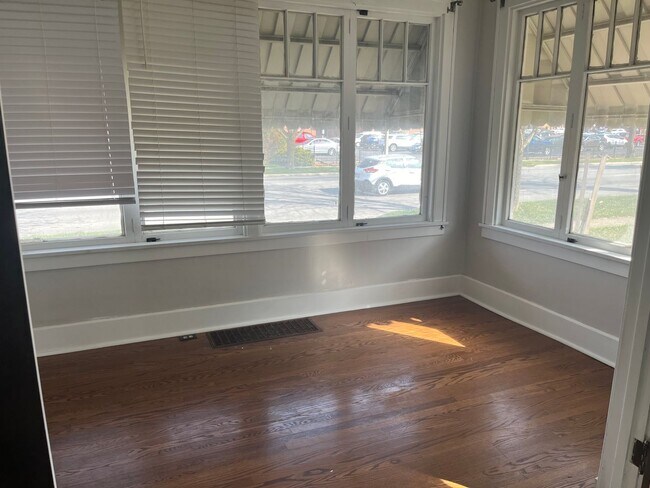 Building Photo - 1405 S 5th St