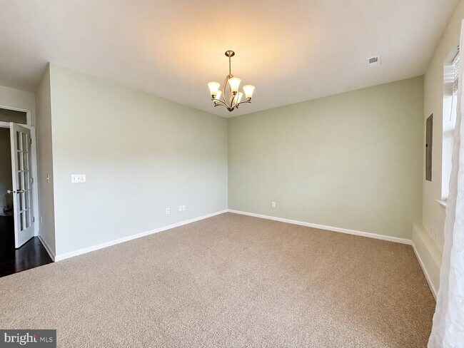 Foto del edificio - 4811 Hicks Dr