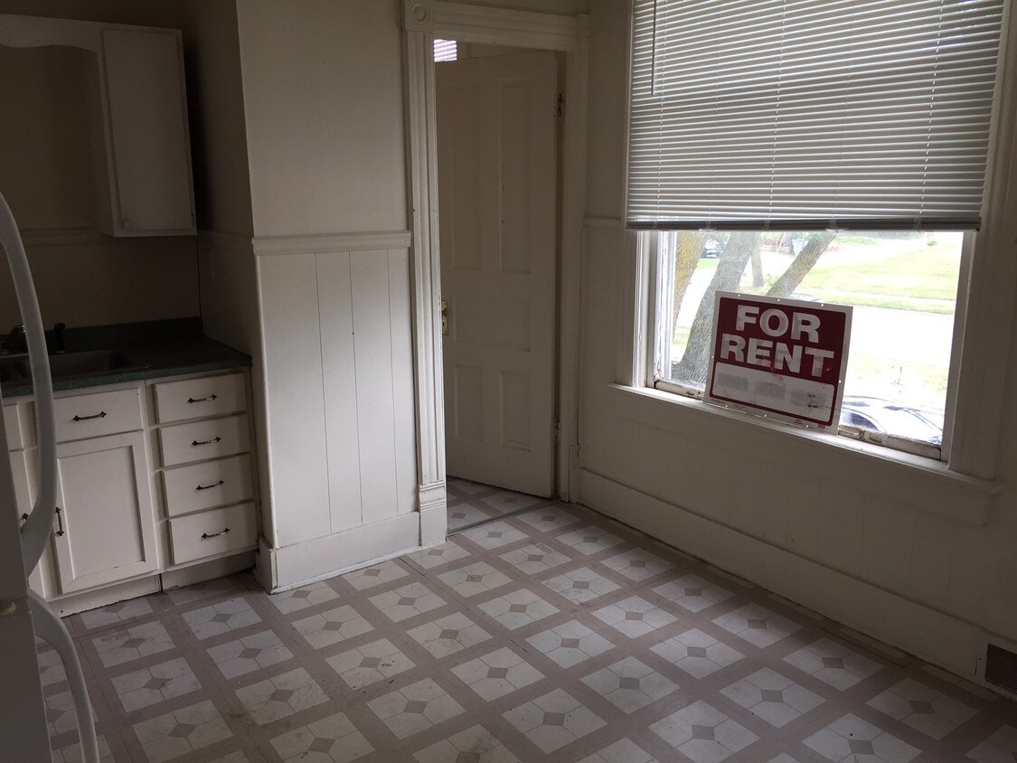 Foto principal - 300 E Locust St