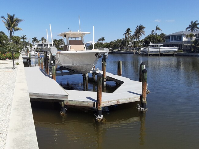 Building Photo - 1666 Sabal Palm Dr