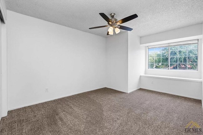 Building Photo - 2909 Woodglen Dr