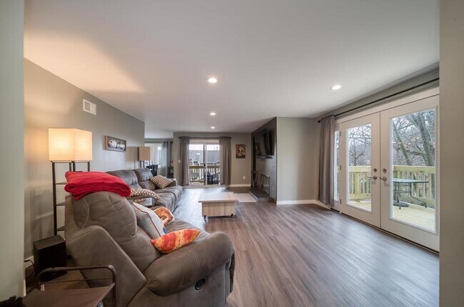 Foto del edificio - 302 Heights Dr