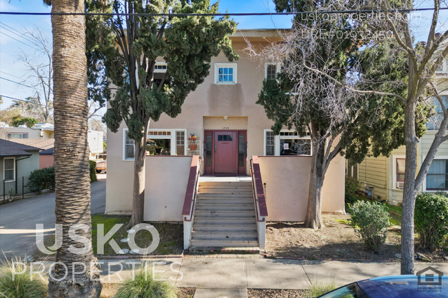 Building Photo - "Charming 1-Bedroom Retreat in Prime Sacra...