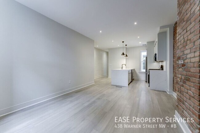 Foto del edificio - 438 Warner St NW