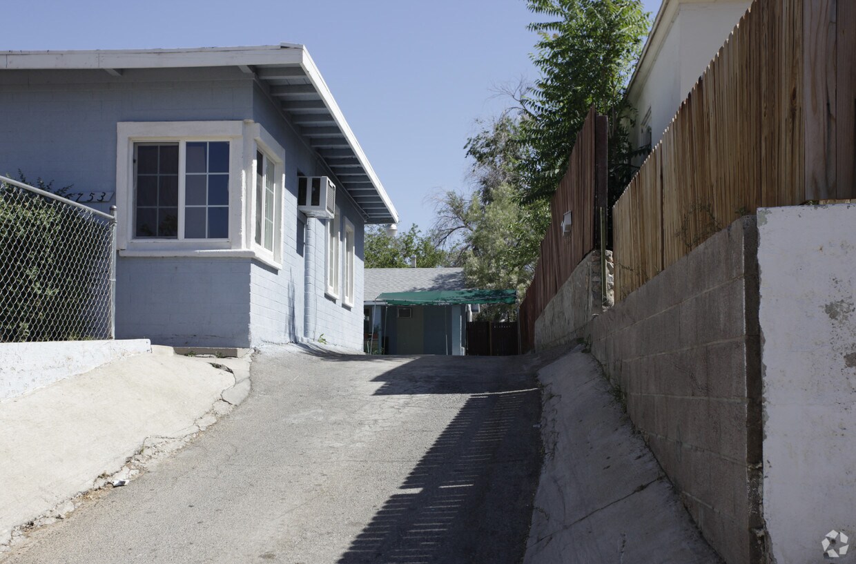 Foto del edificio - 16751 Tracy St