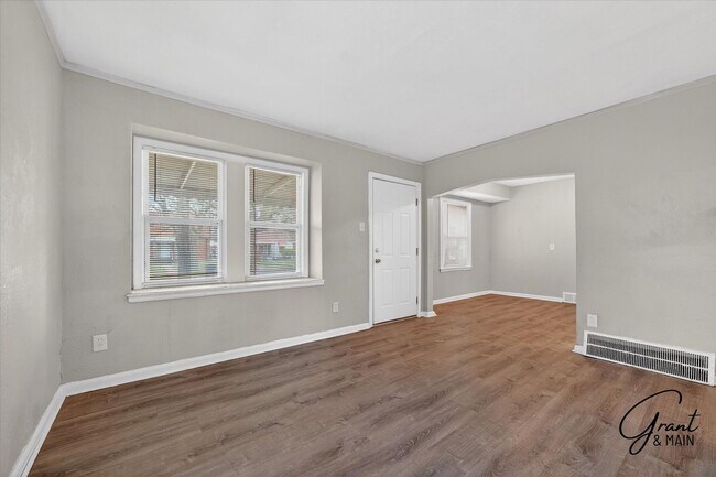 Foto del edificio - $1275 3 bedroom bungalow