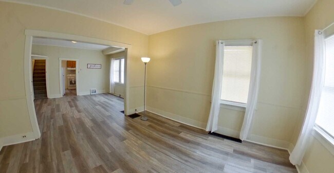 Foto del edificio - 3D Tour Available - ONLY 2 Blocks to Campu...