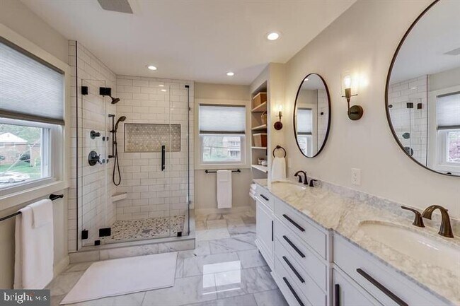 Foto del edificio - 8008 Whittier Blvd