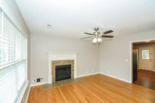 Building Photo - 915 Buckhaven Dr