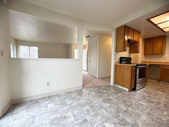 Building Photo - 3/2.5 Duplex in the Northgate-Natomas Area...
