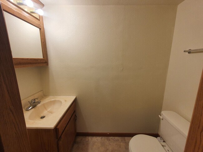 Building Photo - 20390 Skyview Dr