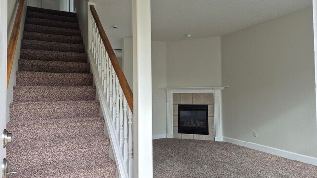 Foto del edificio - 3 Bedroom 2.5 Bath Town-Home in Gresham near Glendoveer Golf Course!