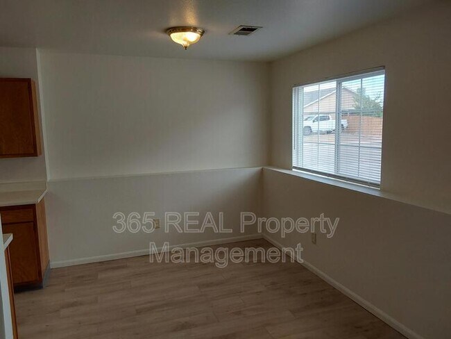 Foto del edificio - 3621 Centennial Cir