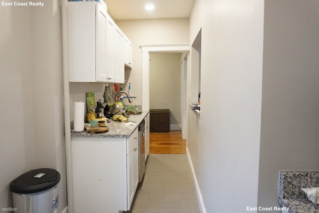 Foto del edificio - 1 br, 1 bath  - 15 Carol Ave 1