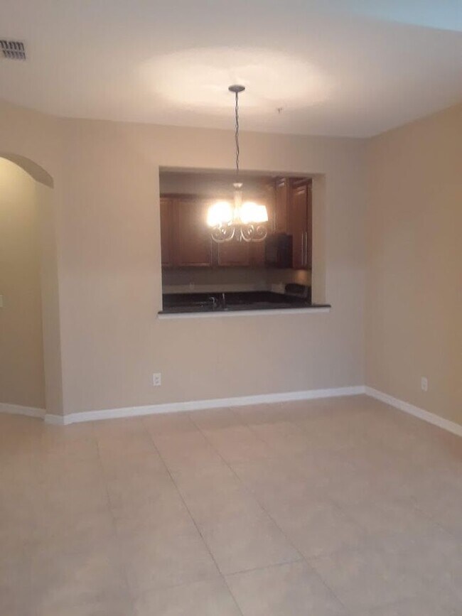 Building Photo - Must see beautiful 3 bedrooms and 2.5 Bath...