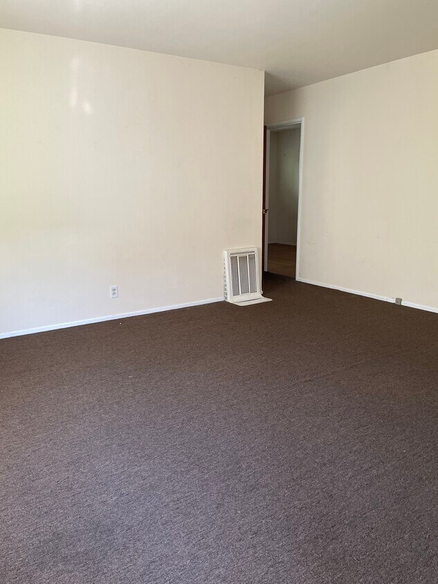 Primary Photo - 402 Cornell Ave