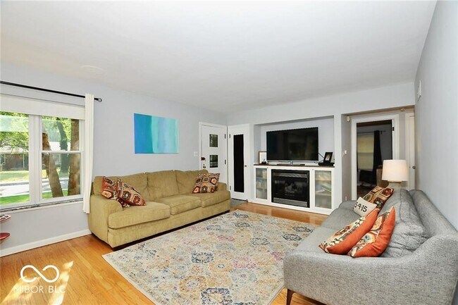 Foto del edificio - 5754 Primrose Ave